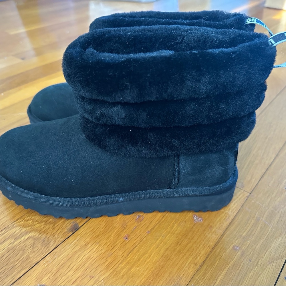 UGG NWOT Short Black Boots Women’s size 8 - Picture 2 of 7